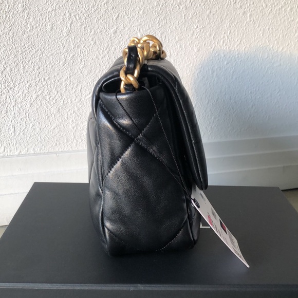 ❤️ Traded ❤️CHANEL 19 Small Flap Bag - Picture 14 of 16